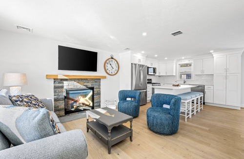 Sandwich House | Coastal Retreat with pool and walk to beach