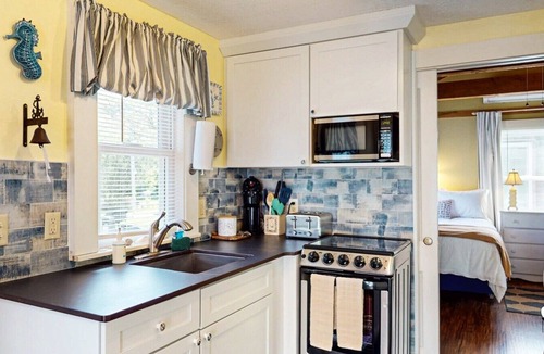 Kennebunk House | Coastal Shorelands Retreat + Walk-to-Beach Access and Pool