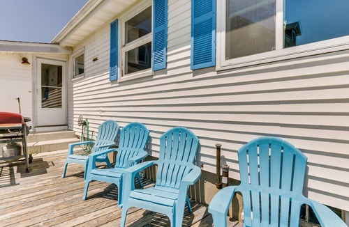 Westbrook Center House | Coastal Westbrook Retreat < 1 Mi to Chapman Beach!