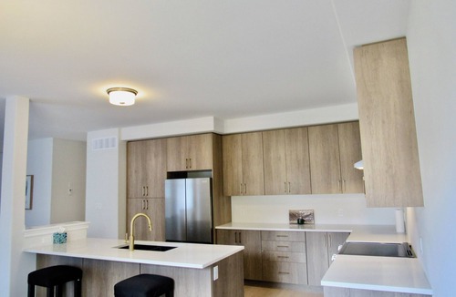 Cobourg House | Cobourg Beach Retreat-Small Town Charm~VIA Rail~ 1Hr train to Down Town Toronto.