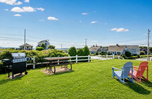 West Yarmouth Hotel | Colonial Acres Resort