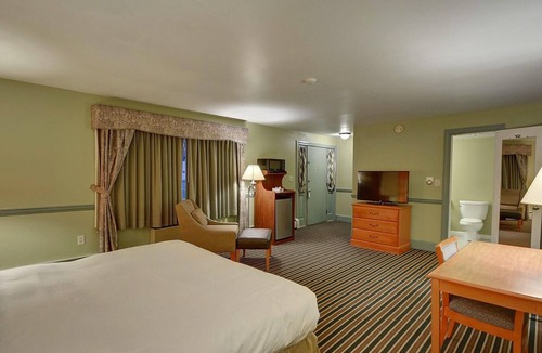 Brattleboro Hotel | Colonial Motel