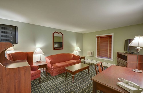 Brattleboro Hotel | Colonial Motel