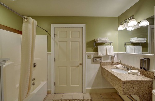 Brattleboro Hotel | Colonial Motel