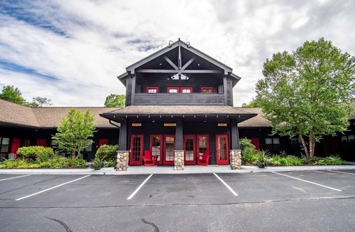North Creek Condo | Come stay at Alpine Lodge for amazing views!