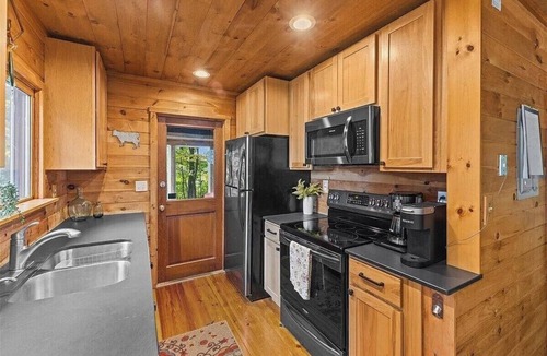 Franklin House | Come to The Cottage! Cozy Vermont Lakefront Retreat on Lake Carmi -Sleeps 7!