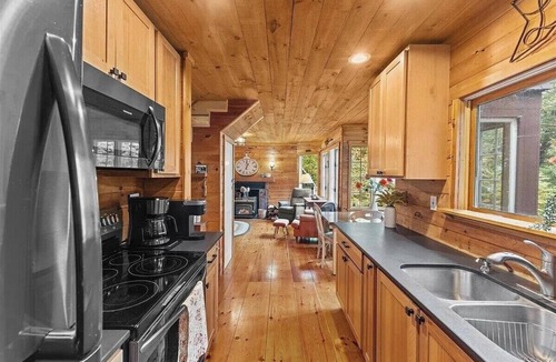 Franklin House | Come to The Cottage! Cozy Vermont Lakefront Retreat on Lake Carmi -Sleeps 7!