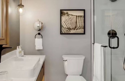 Goat Island Hotel | Comfort & Convenience! Spacious Suite, Pet-Friendly, Onsite Restaurant & Bar!