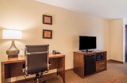 Brattleboro Hotel | Comfort Inn & Suites Brattleboro I-91