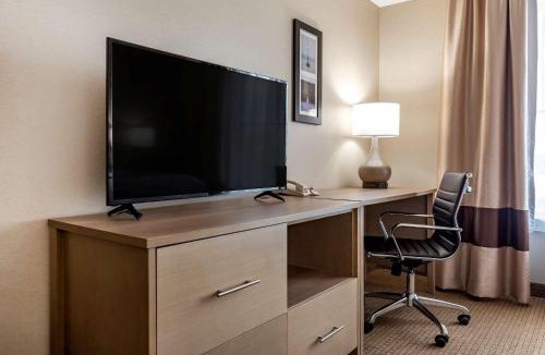 Farmington Hotel | Comfort Inn & Suites Farmington - Victor
