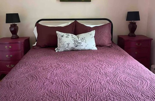 Rhinebeck House | Comfort & Style! 1 mile to town center w/ free bikes, huge backyard, no chores!