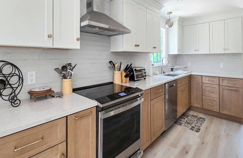 Wellfleet House | Comfortable 3BD-A/C, Screen Porch & Enclosed Outdoor Shower