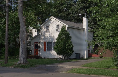 Auburn House | Comfortable, Central Auburn Stay – Ideal for Families, Standard crib sleeps 6