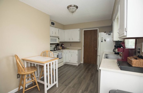 Merriam House | ⭐️Comfortable✅Clean✅ Central✅!Stylish✅!PetFriendly⭐️Backyard⭐️Grill