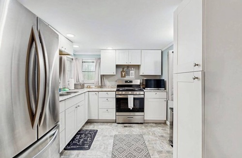 Bridgewater Corners House | Comfortable dog-friendly home w/pond view, deck, gas grill, wifi, TVs, kitchen