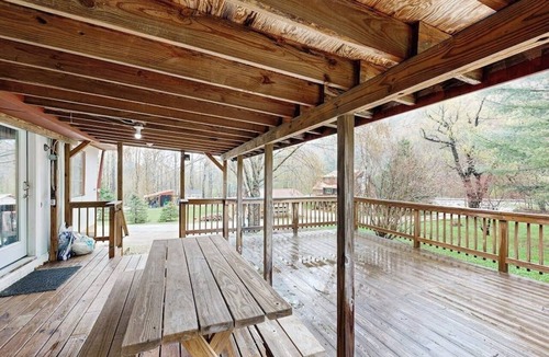 Bridgewater Corners House | Comfortable dog-friendly home w/pond view, deck, gas grill, wifi, TVs, kitchen