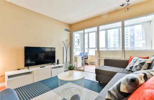 Bay Street Corridor Apartment | Comfortable Downtown Apartment