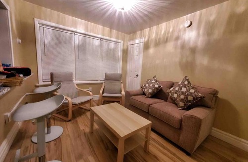 Niagara Falls Apartment | Comfortable getaway Single bedroom full apartment