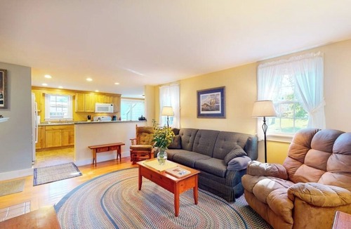 Rockland Cabin | Comfortable home near the beach - dog-friendly - full kitchen & washer/dryer