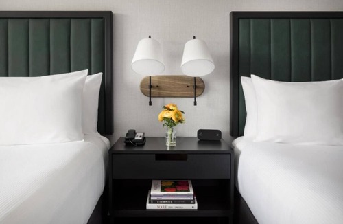 Brookline Hotel | Comfortable Room Near Brookline Booksmith & Dining Spots!