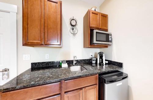 Northeast Harbor House | Comfortable Suite in Downtown Northeast Harbor w/WiFi & AC - Walk to the Water