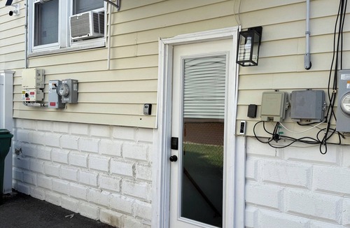 Medford Apartment | Comfy 2 Beds+1 Bath+Parking 13 mins from Boston