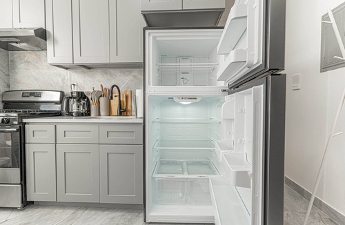 Queens Apartment | Comfy 2B Near LGA & Subway with Washer/Dryer