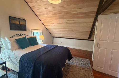 Castine House | Comfy Downtown Getaway w/Full Kitchen - Close to the Beach