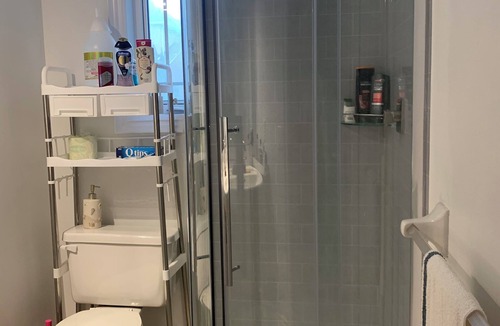 Aurora House | Comfy Home in the heart of Aurora , ON