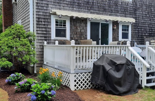 West Yarmouth House | Comfy Quiet Cape Cod Retreat. Everything you need. Near Bay and Ocean Beaches