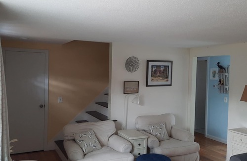 West Yarmouth House | Comfy Quiet Cape Cod Retreat. Everything you need. Near Bay and Ocean Beaches