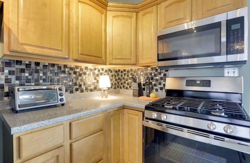 Tiverton House | Comfy Tiverton Home Near Newport & Beaches!