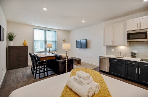 Spruce Hill Apartment | Coming for CHOP or PENN? This is a GREAT CHOICE