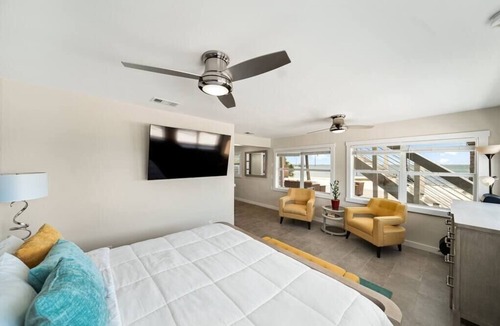 Orlando Beach Resort | Compass 2BR Suite - Gourmet Kitchen - Water view