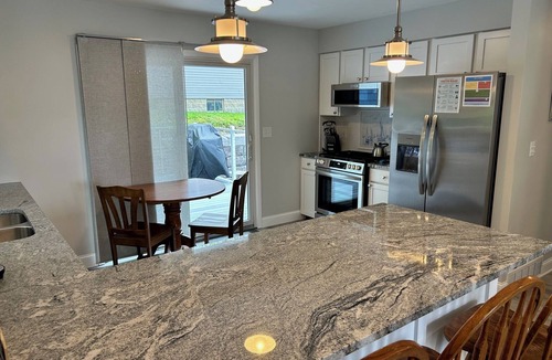 North East House | Completely Renovated Lake House - Lake Erie & Fireplace