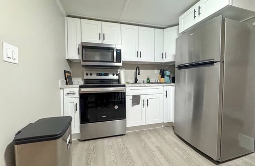 Concord Apartment | Concord NH-Queen Bed-Fast Wi-Fi-Convenient Location