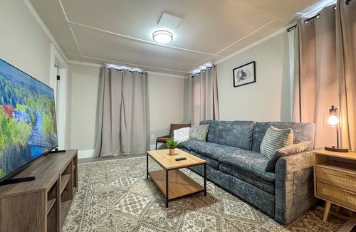 Concord Apartment | Concord NH-Queen Bed-Fast Wi-Fi-Convenient Location