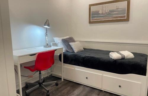 CityPlace Apartment | Condo 2 Bedroom with Balcony Iceboat Terrace Downtown Toronto