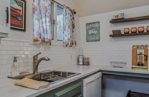 West Hartford Condo | Condo near Ski Hill with Club Access, Kingswood