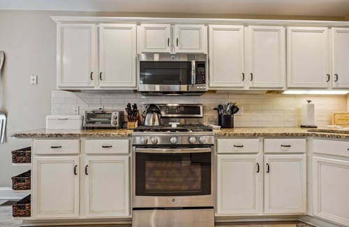 West Hartford Condo | Condo with Sauna & Golf Views, Fox Hollow