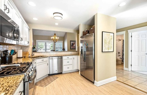West Hartford Condo | Condo with Sauna & Golf Views, Fox Hollow