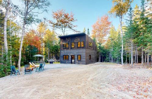 Lamoine House | Contemporary home with woodstove, firepit, 2 kitchens & fast WiFi- walk to beach