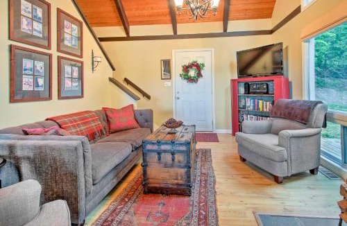 Eidelweiss Village House | Conway Area Chalet w/Mountain Views & Fire Pit!