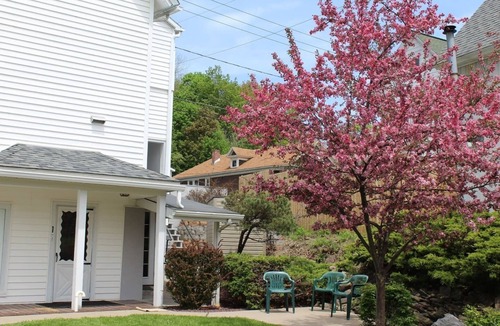 Oneonta Apartment | Cooperstown Baseball Rentals - 3rd Baseman