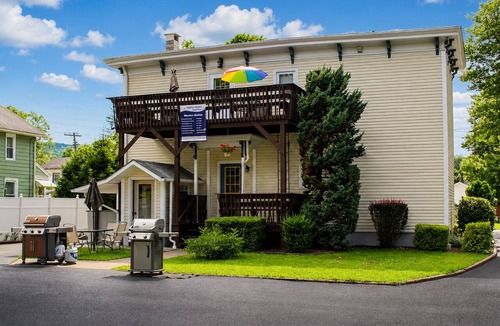 Oneonta Apartment | Cooperstown Baseball Rentals - Dugout Efficiency 2