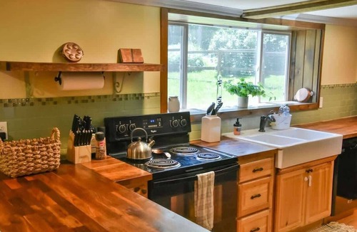 Hartland Four Corners Cabin | Copper Hill House - VT getaway near Ludlow & Okemo