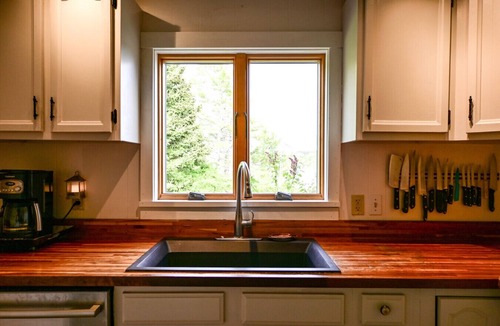 Bayville Cottage | Cornell Lane Cottage: Oceanfront Retreat with Private Dock & Stunning Linekin Bay Views
