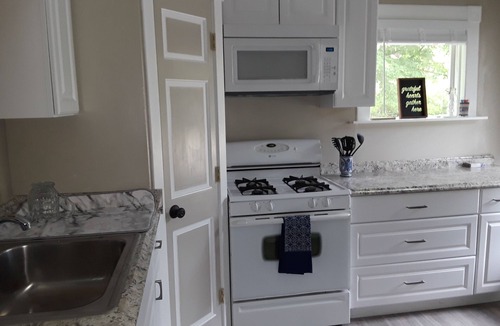 Wells River House | Corner Guest Home on 6 Acres along Connecticut River
