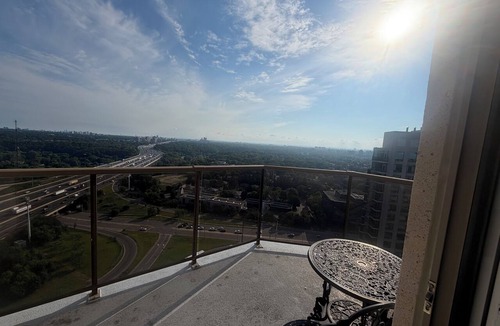 Willowdale Condo | Corner unit 3-bedroom, 3-bath condo with gym, pool, parking, and CN Tower view.