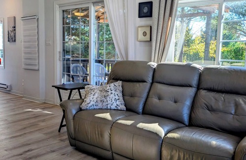 Lac-Cayamant Ski Chalet | Cosy 3 bedrooms cottage, 4 seasons close to Cayamant lac and trail. Free parking